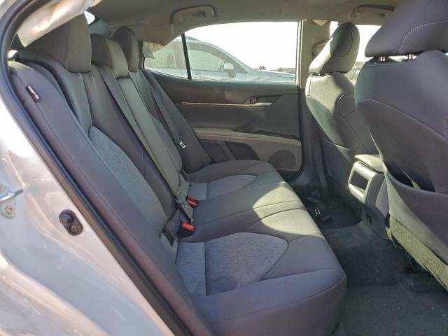 Toyota Camry Le Image 12