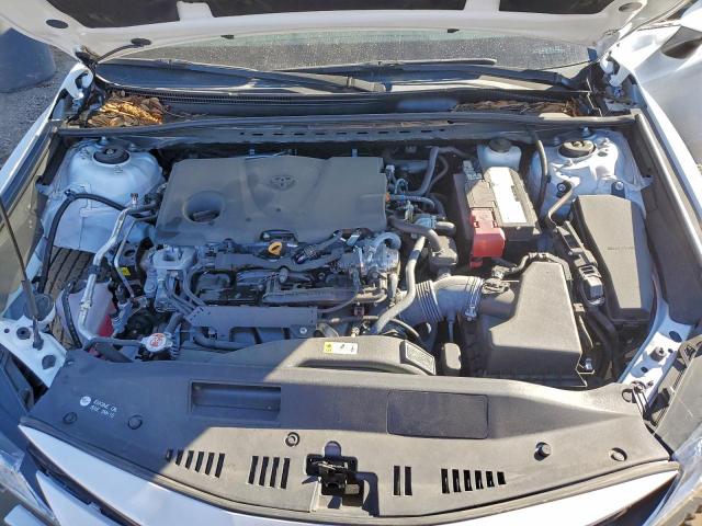 Toyota Camry Le Image 11