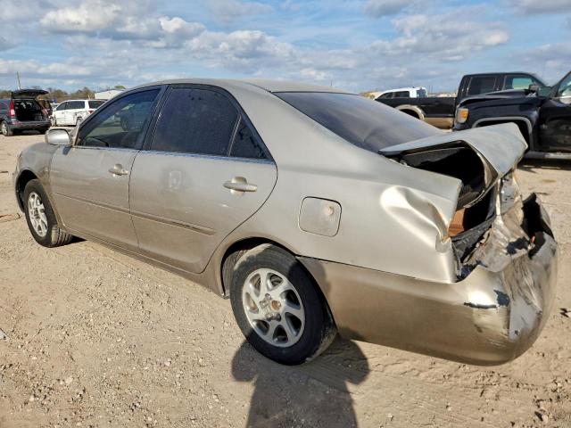 Toyota Camry Le Image 6