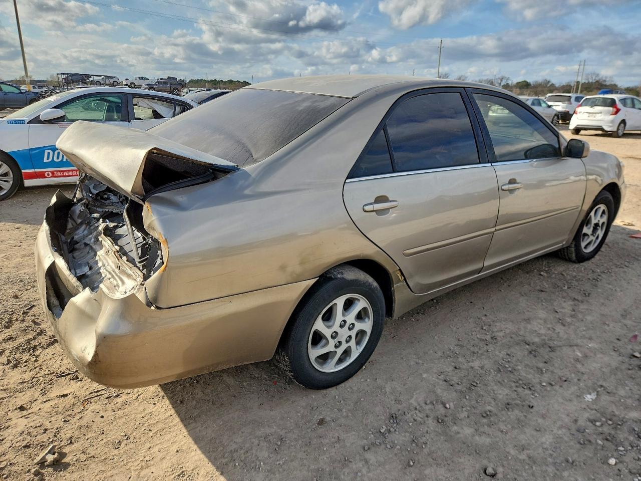 Toyota Camry Le Image 5
