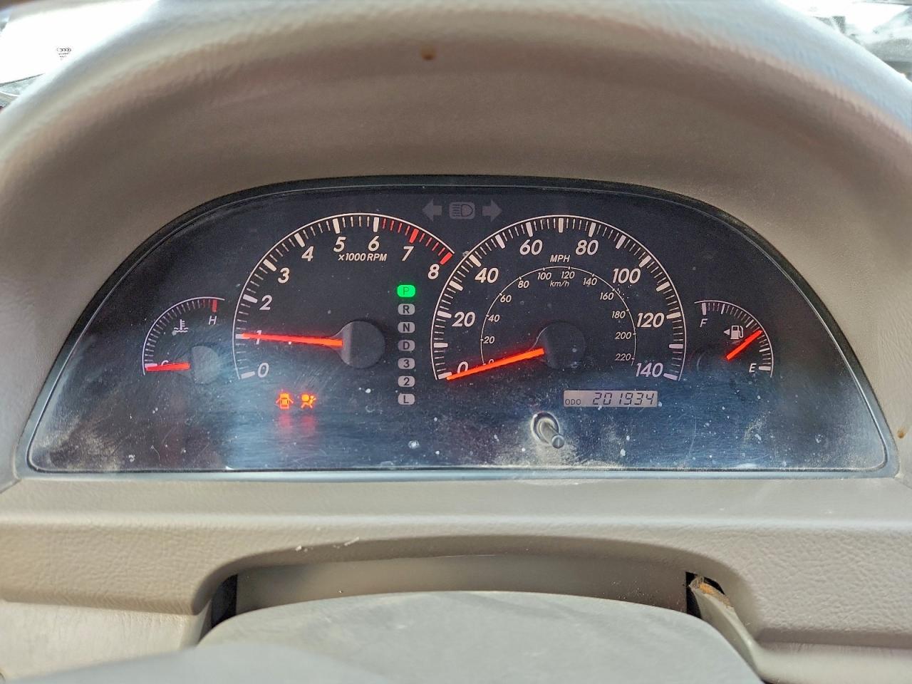 Toyota Camry Le Image 11