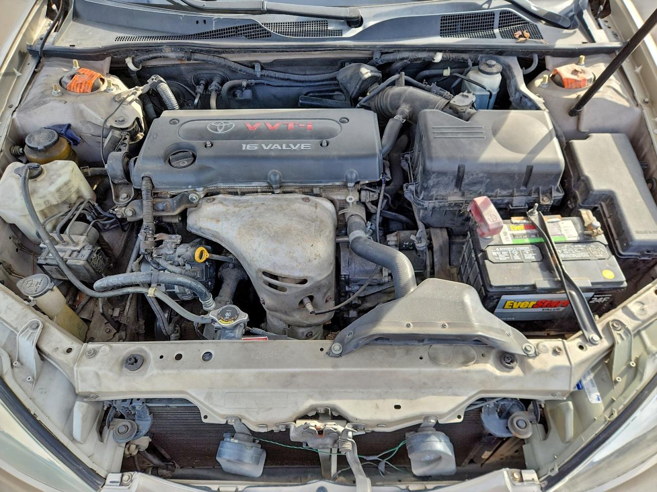 Toyota Camry Le Image 8