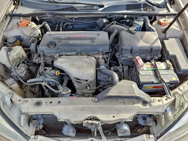 Toyota Camry Le Image 8