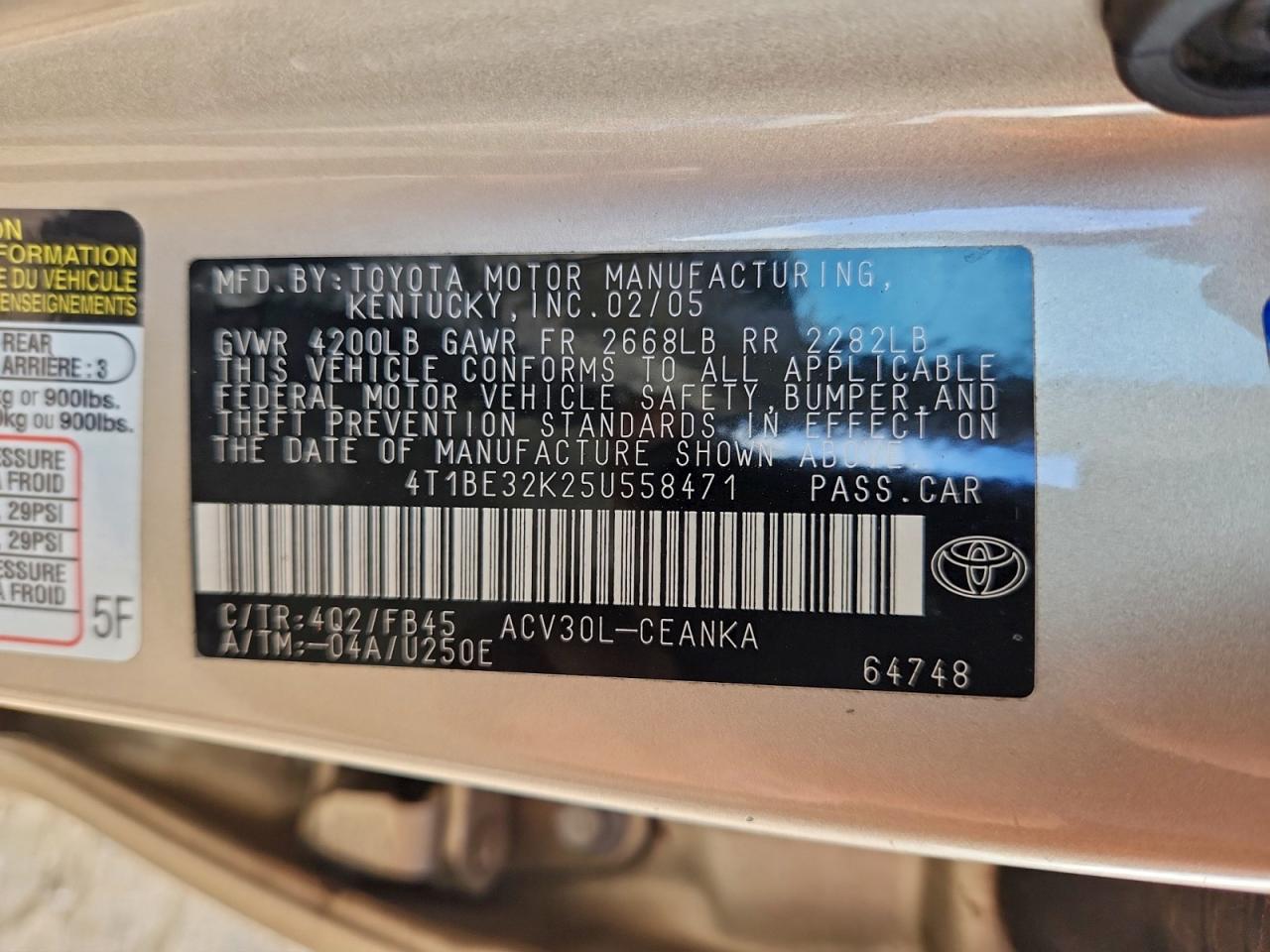 Toyota Camry Le Image 10