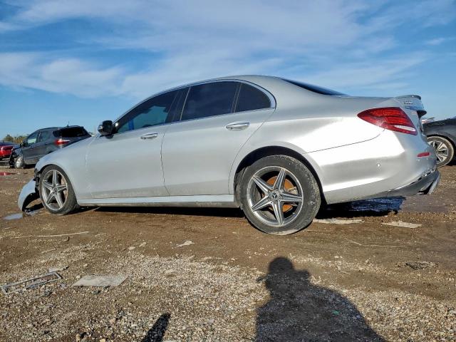 Mercedes-Benz E-Class 300 Image 12