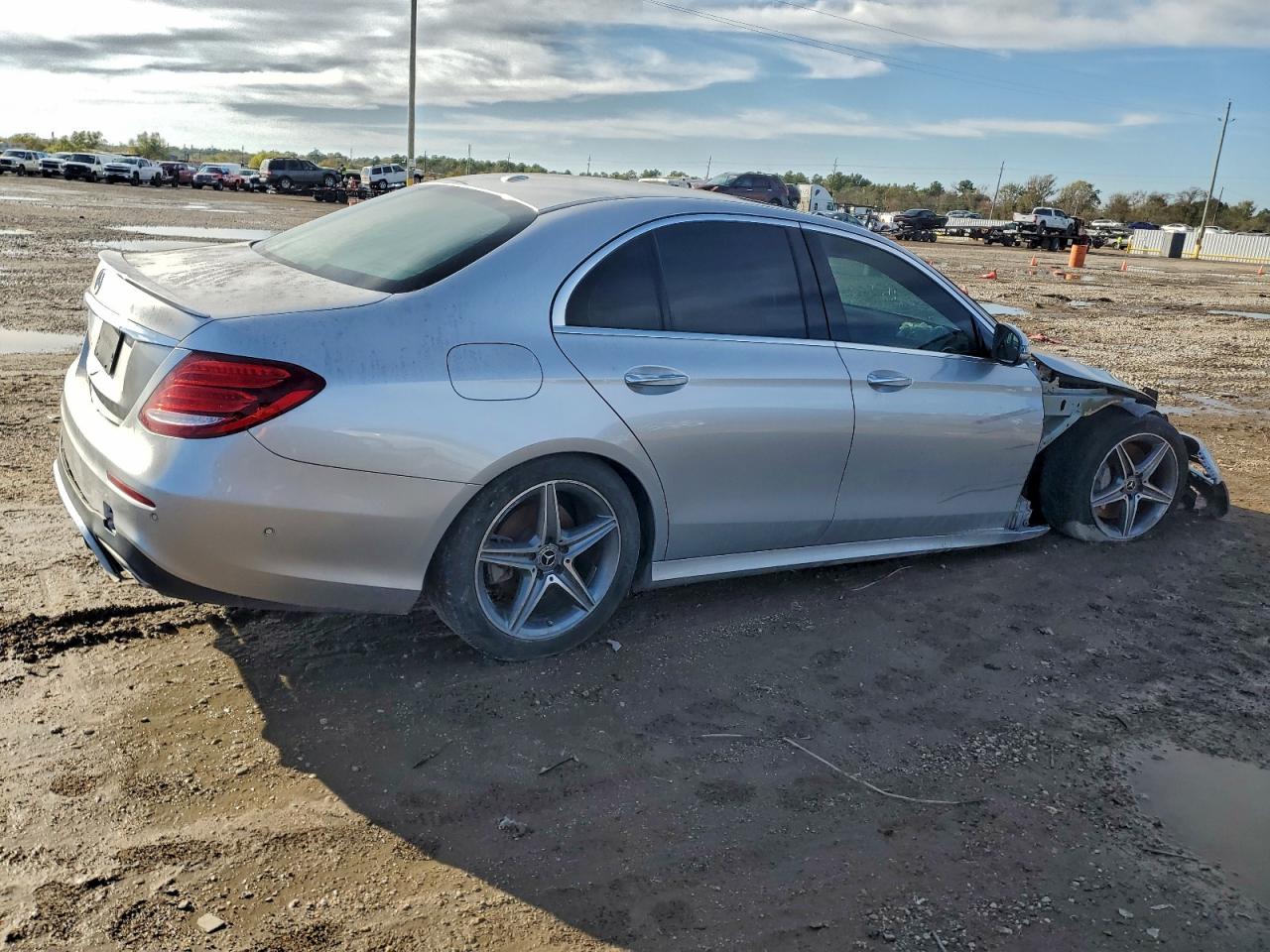 Mercedes-Benz E-Class 300 Image 9