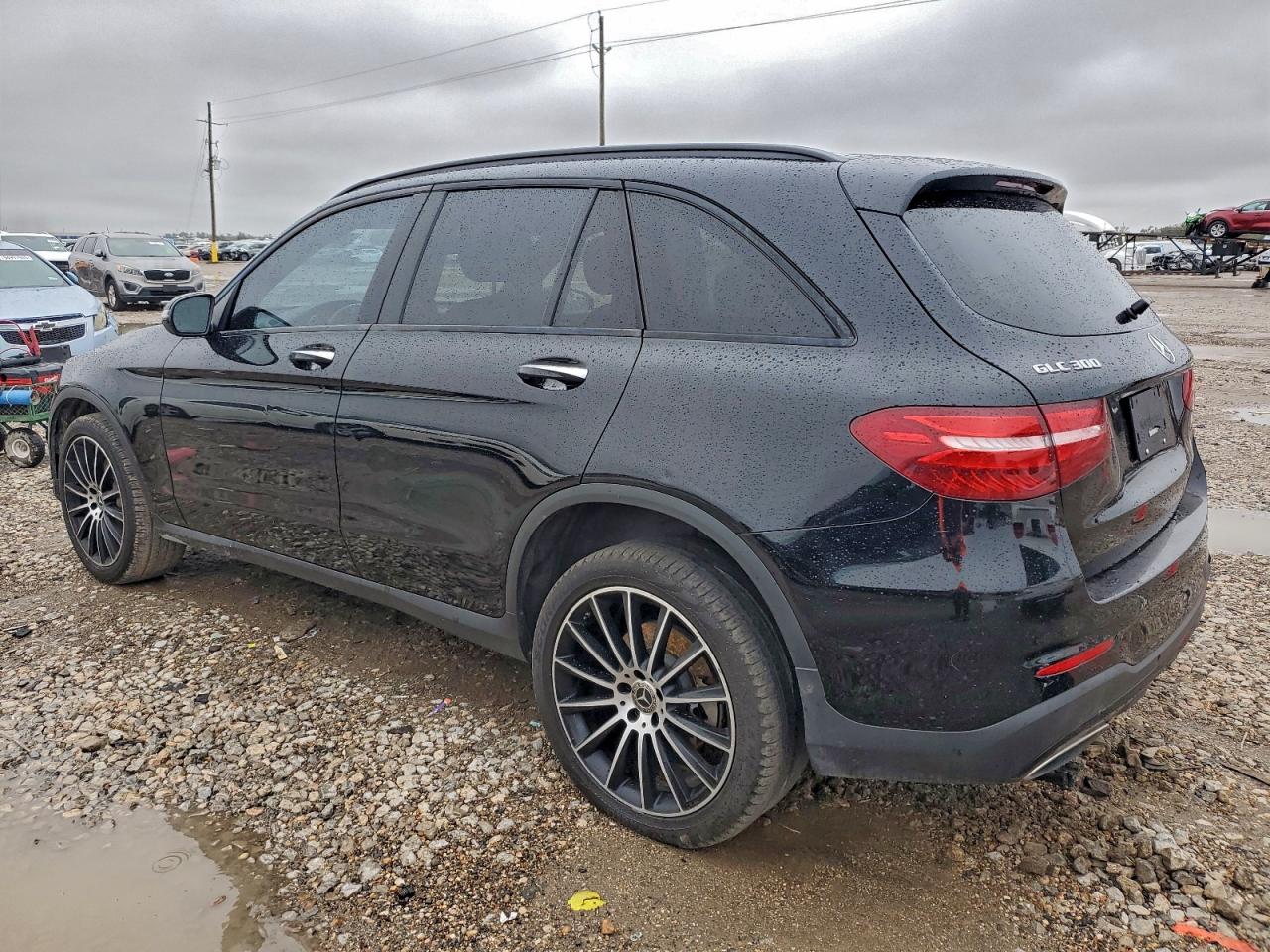 Mercedes-Benz GLC 300 Image 2