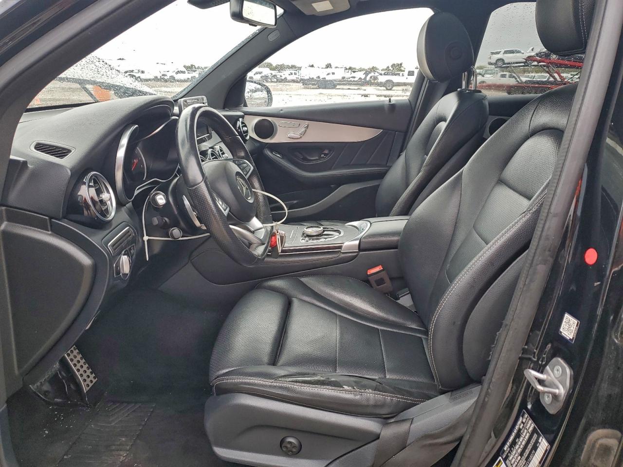 Mercedes-Benz GLC 300 Image 4