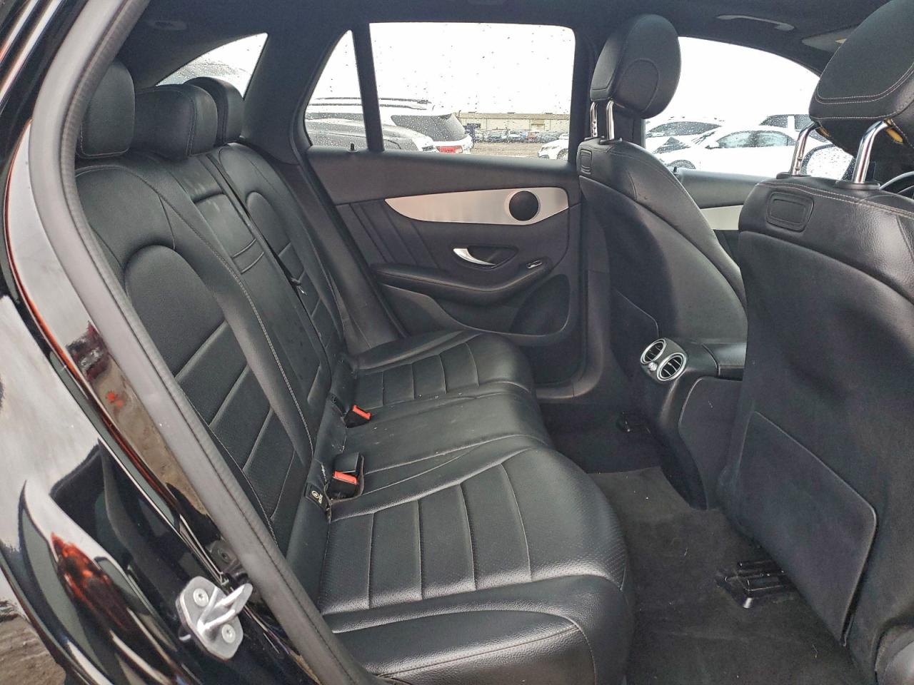 Mercedes-Benz GLC 300 Image 13