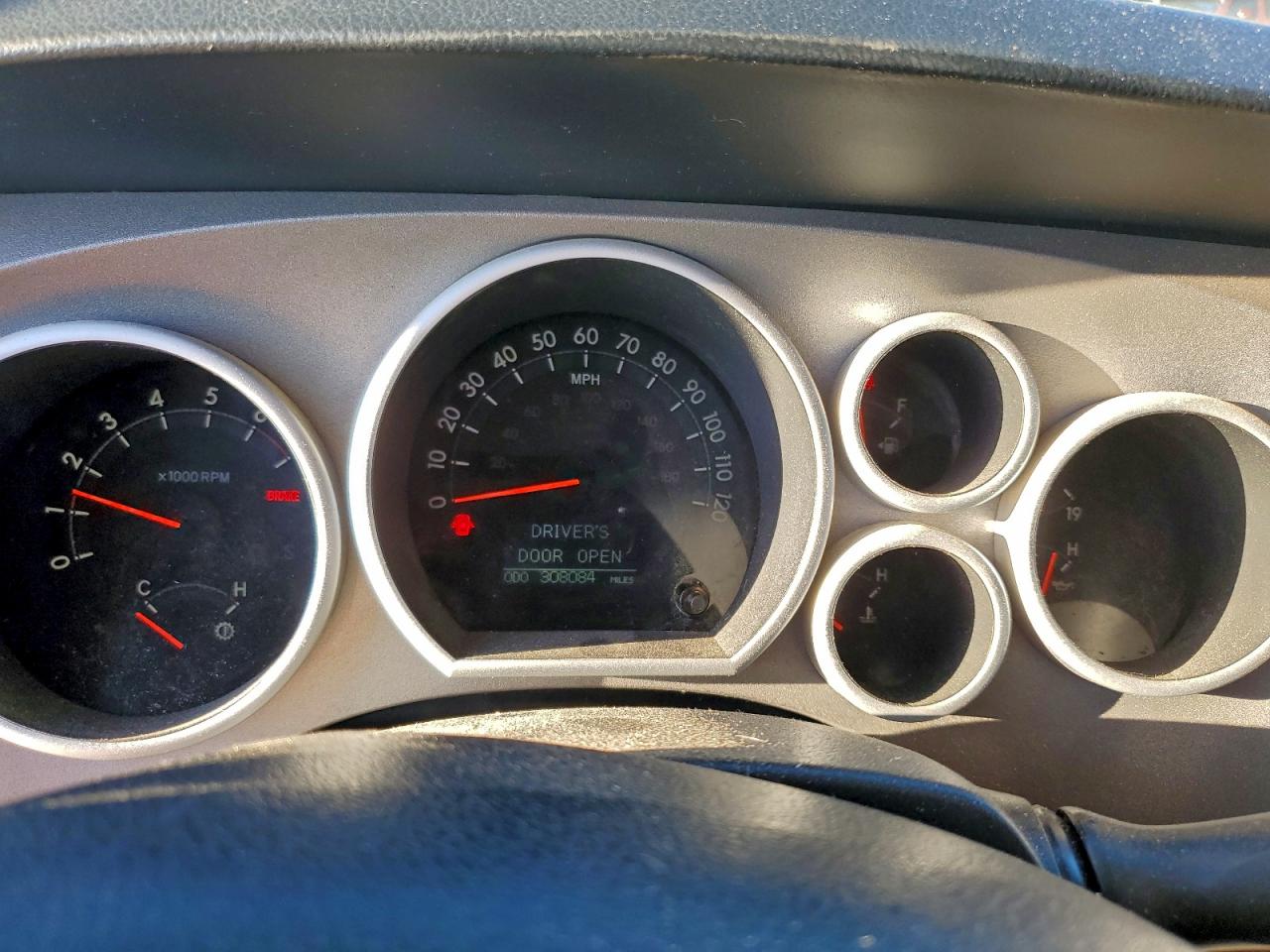 Toyota Tundra Crewmax Limited Image 3