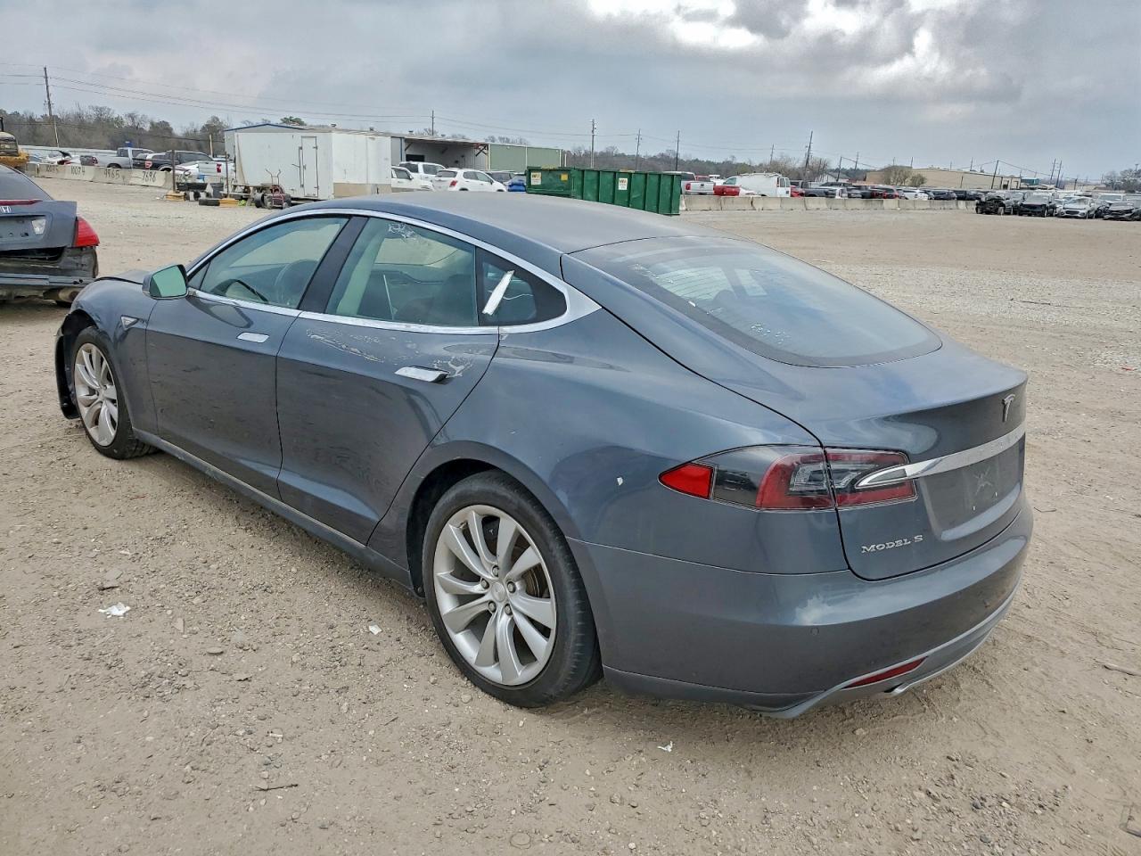 Tesla Model S Image 8