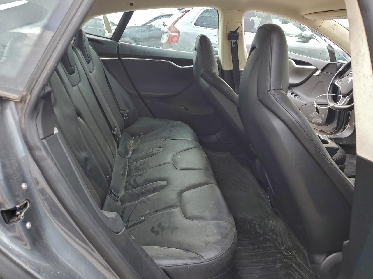 Tesla Model S Image 5