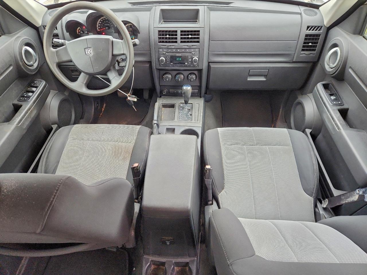 Dodge Nitro Sxt Image 8