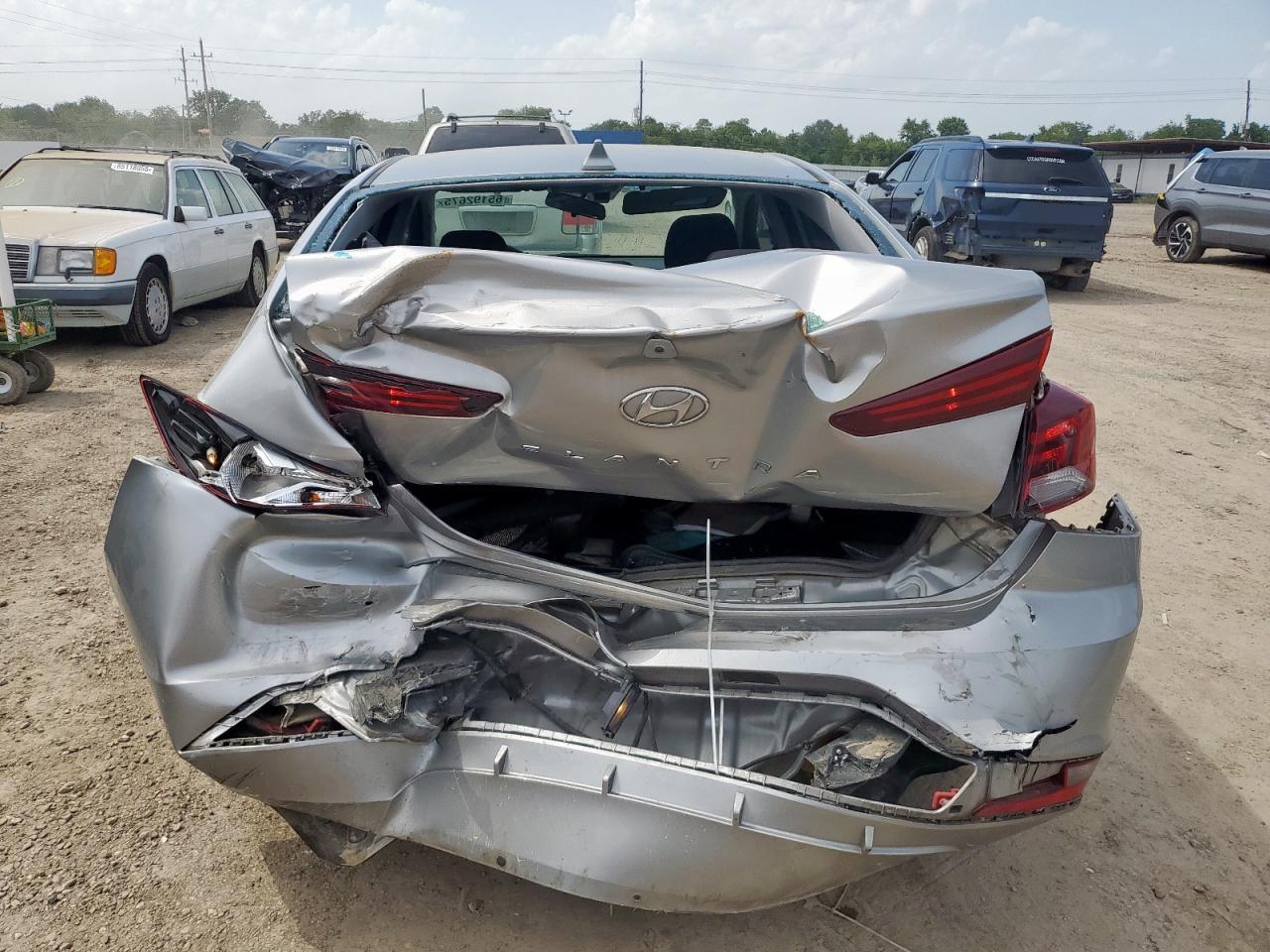 Hyundai ELANTRA Sel Image 6