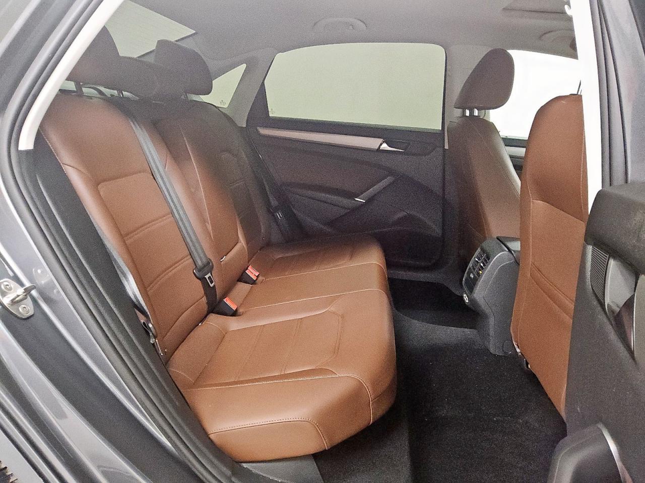 Volkswagen Passat Se Image 8