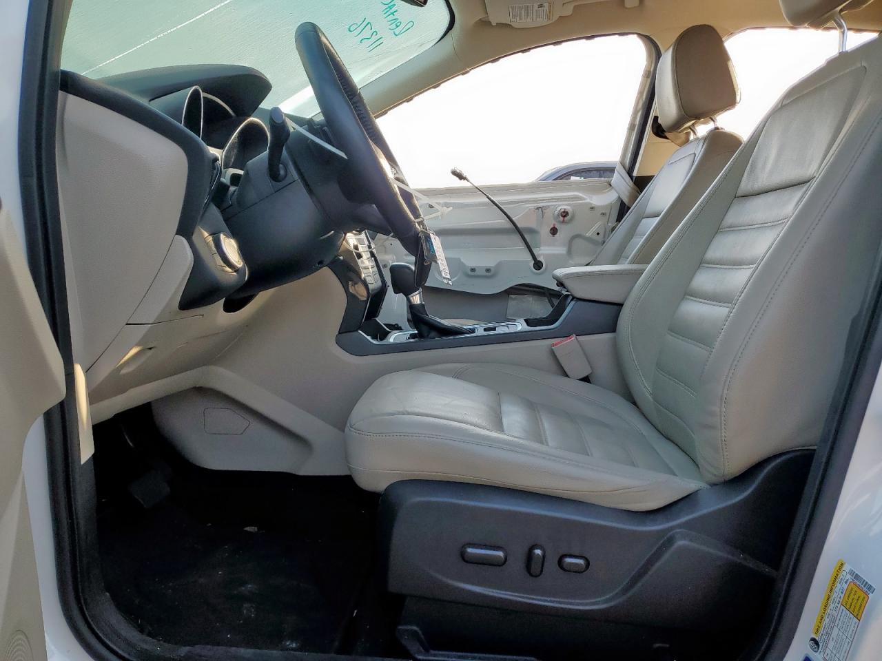 Ford Escape Titanium Image 11