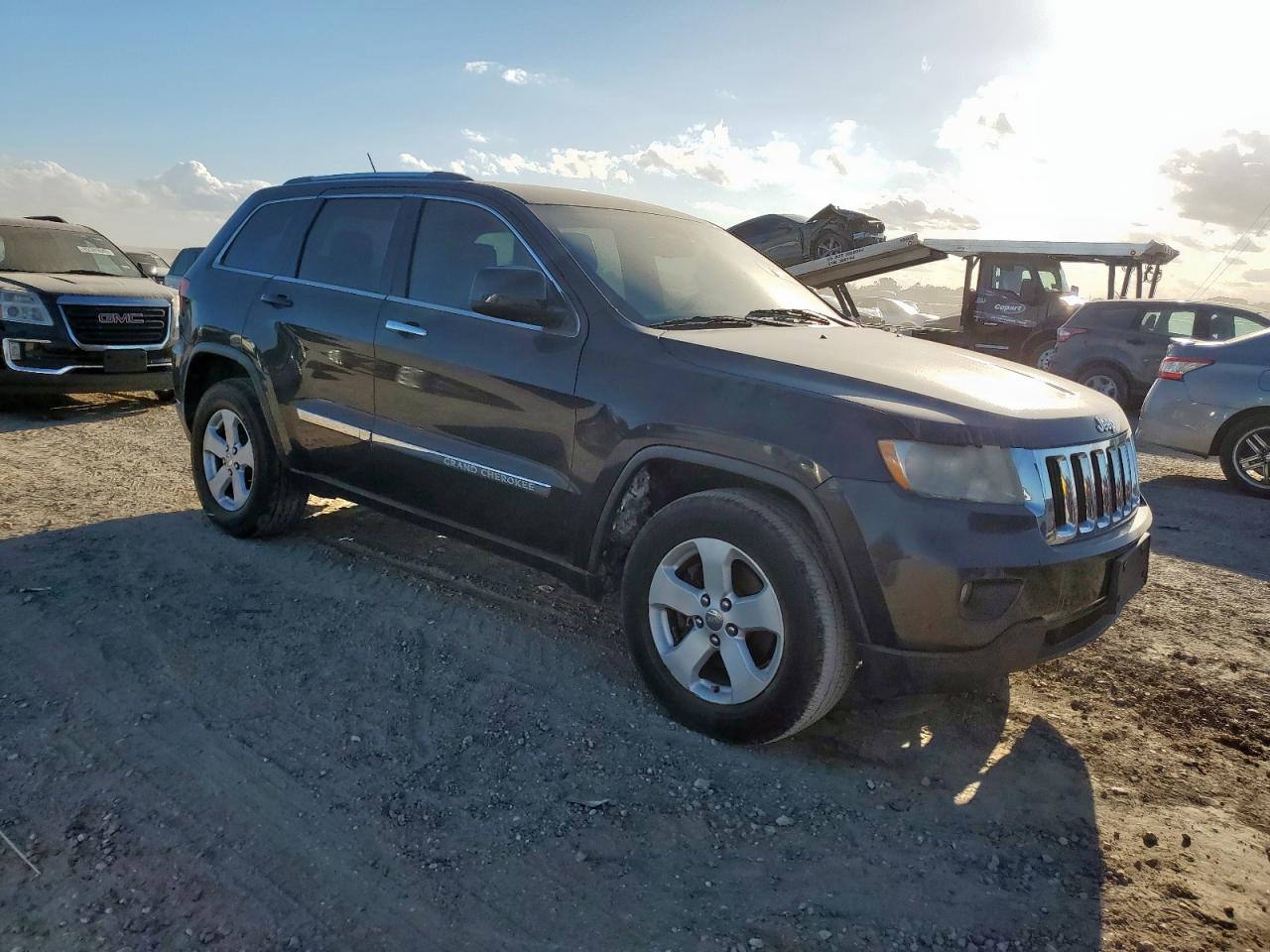 Jeep Grand Cherokee Laredo Image 3
