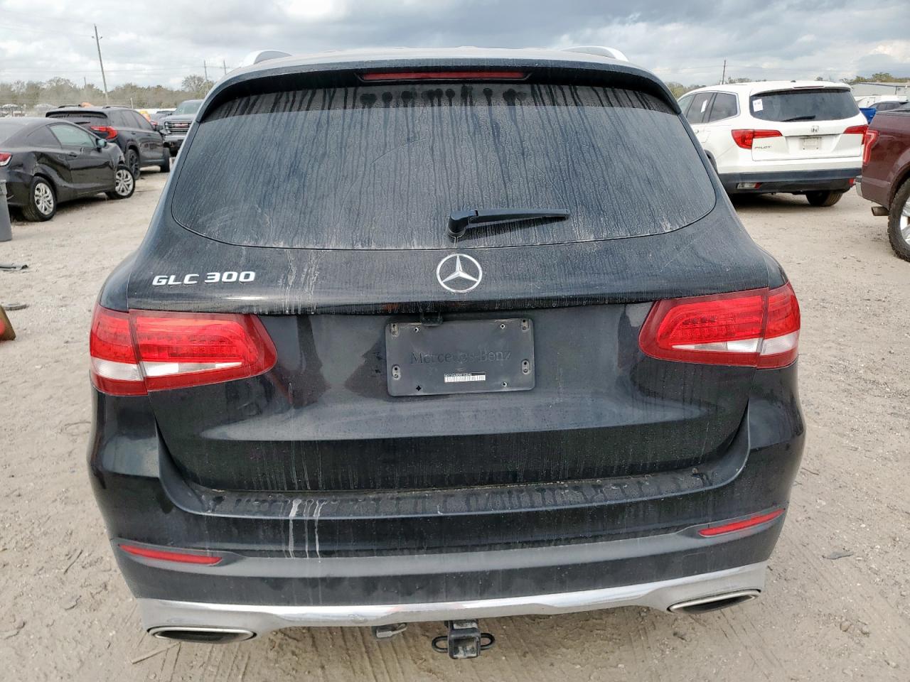 Mercedes-Benz GLC 300 Image 2