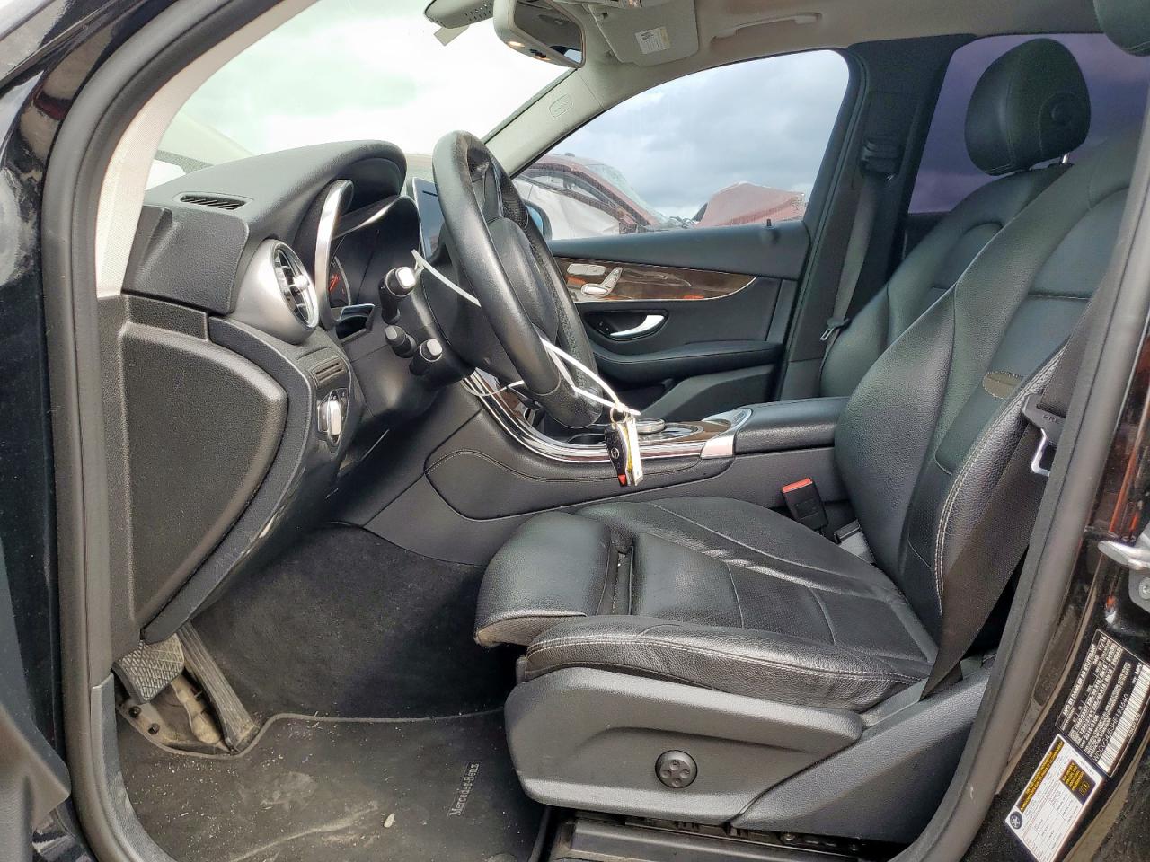 Mercedes-Benz GLC 300 Image 4