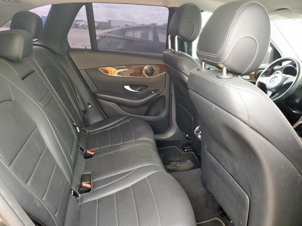 Mercedes-Benz GLC 300 Image 7