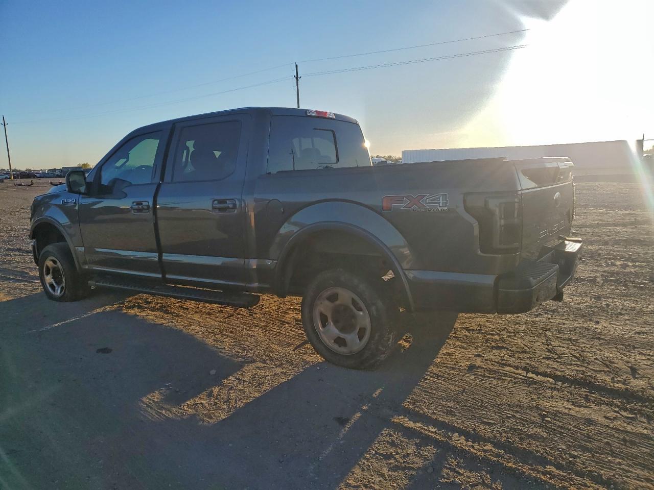Ford F-150 Supercrew Image 11