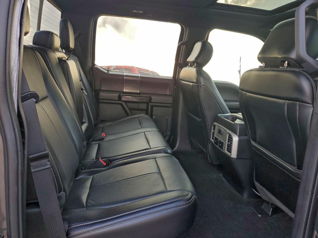 Ford F-150 Supercrew Image 6