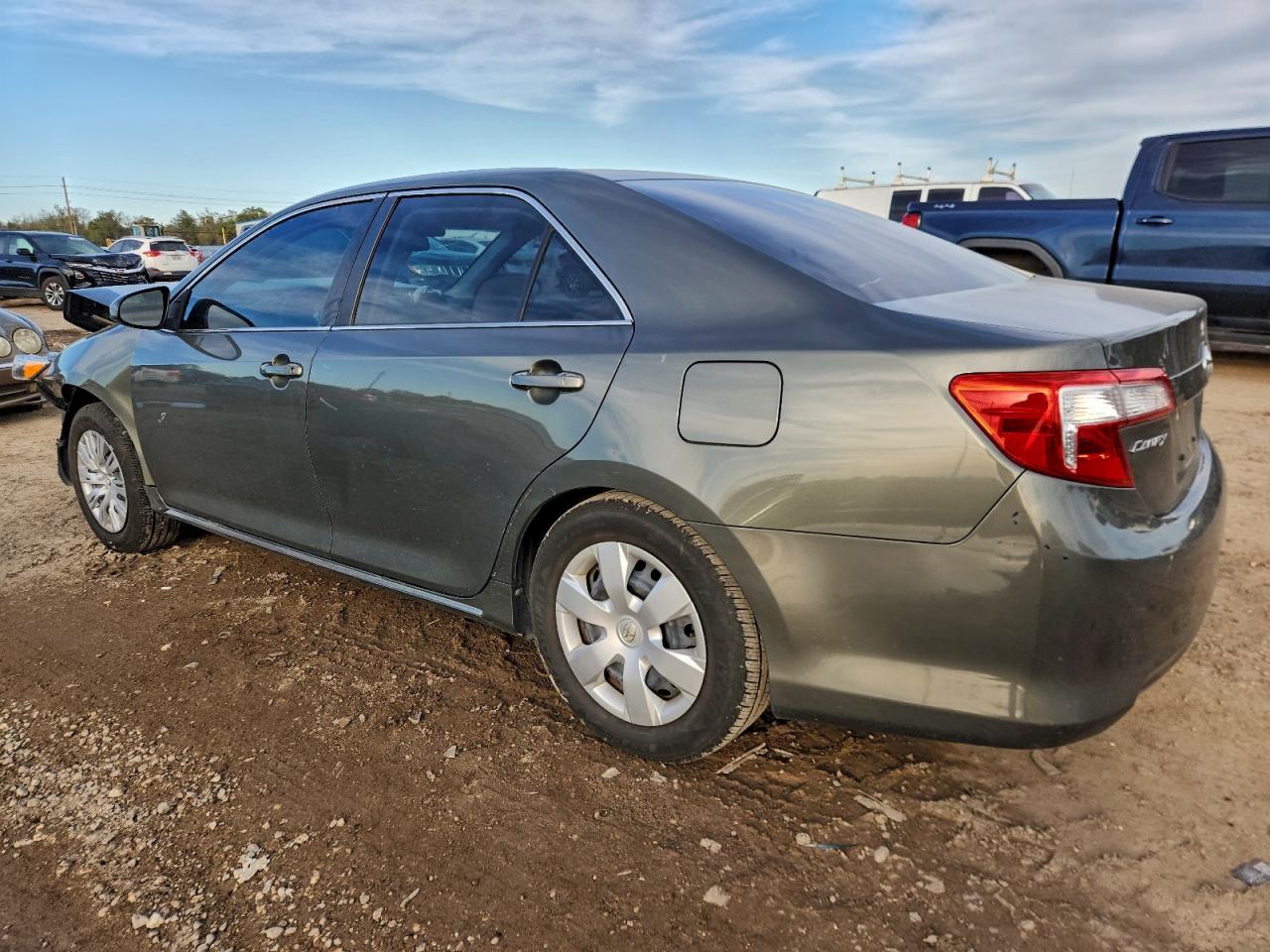Toyota Camry L Image 6
