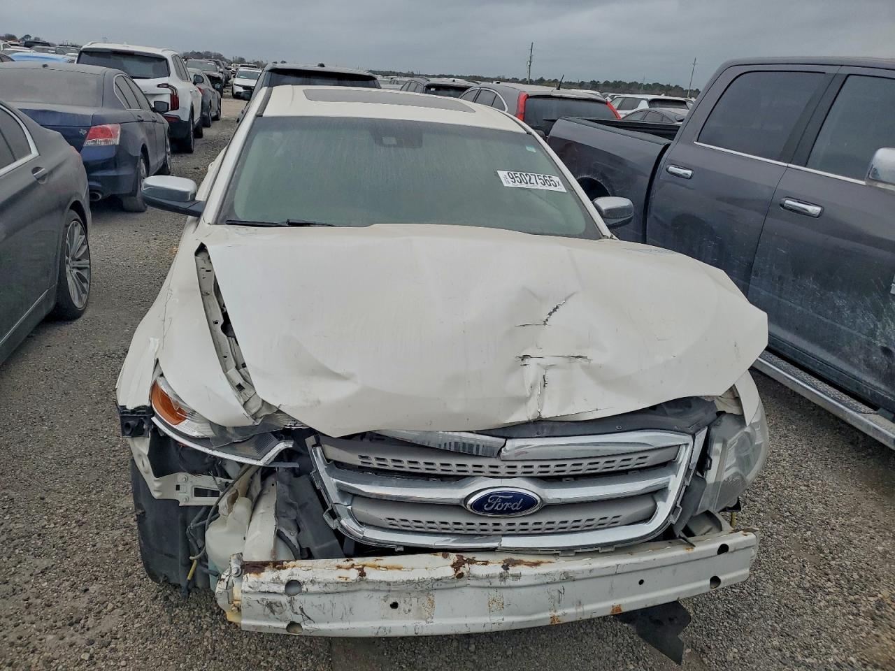 Ford Taurus Limited Image 3