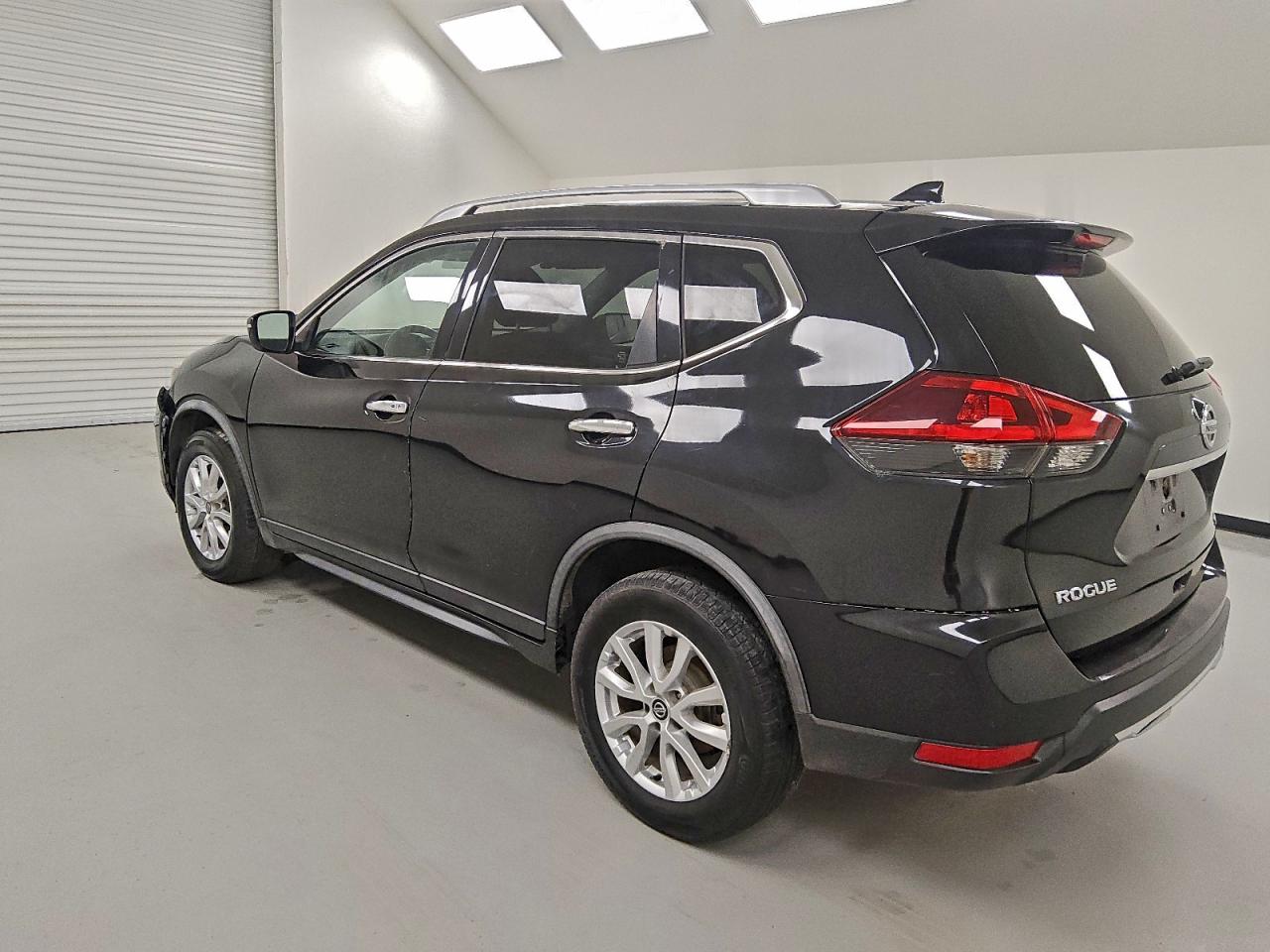 Nissan Rogue S Image 4