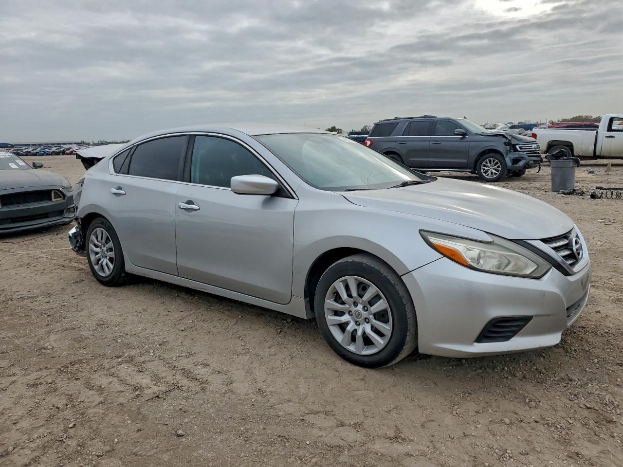 Nissan Altima 2.5 Image 2