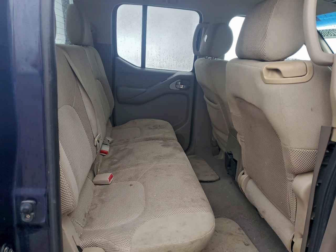 Nissan Frontier Crew Cab Le Image 10