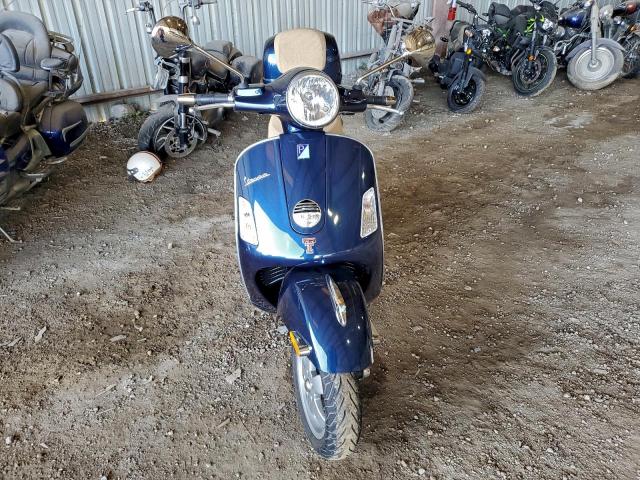 Vespa Scooter 300 Super Image 2