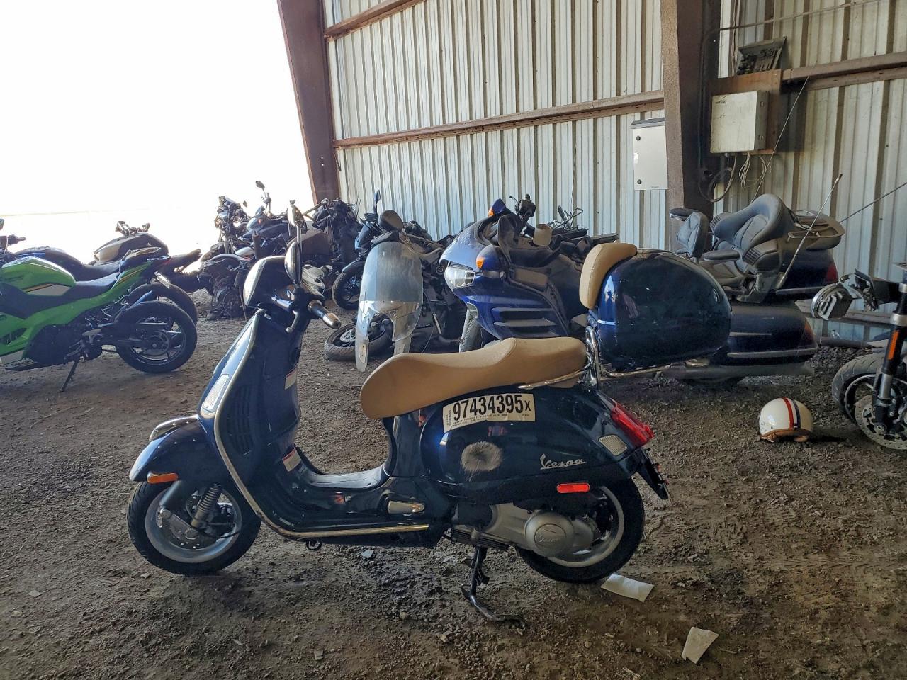 Vespa Scooter 300 Super Image 8