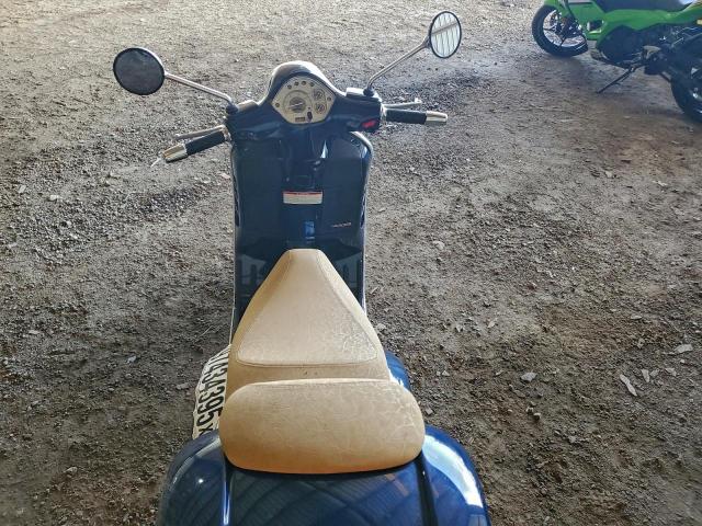 Vespa Scooter 300 Super Image 5