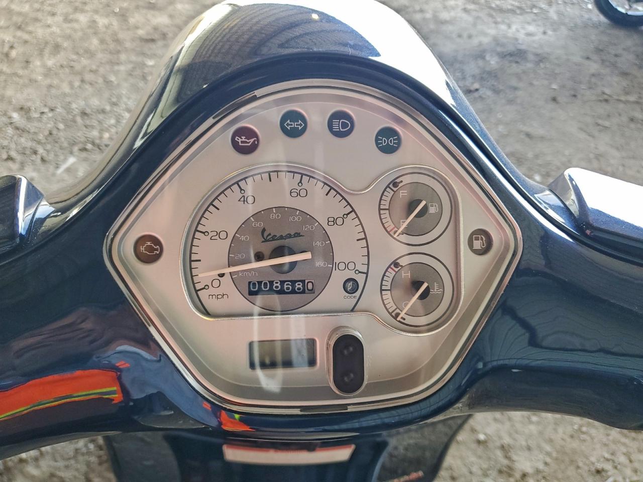 Vespa Scooter 300 Super Image 4