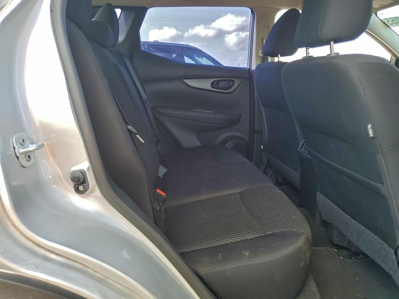 Nissan Rogue S Image 11