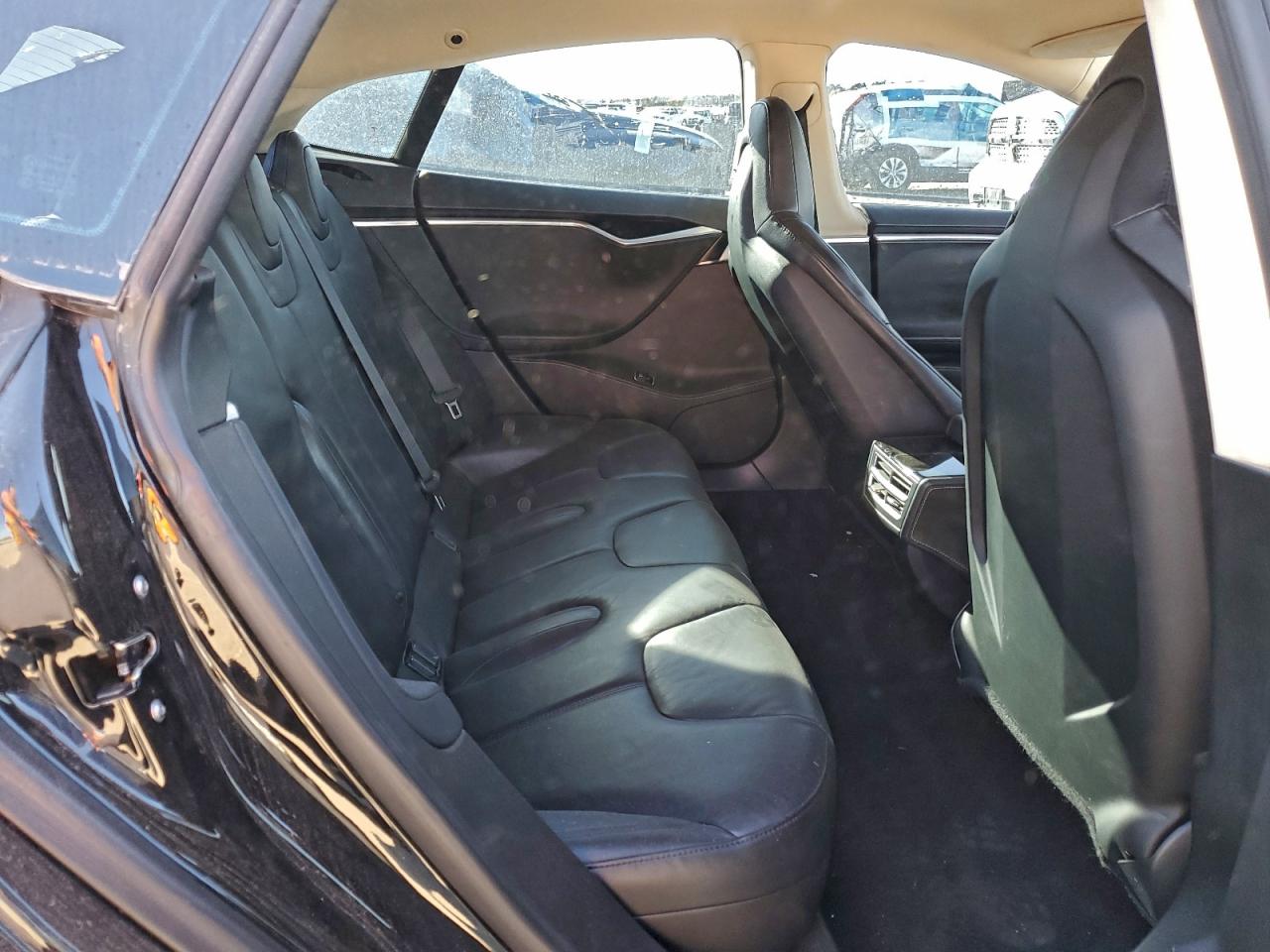 Tesla Model S Image 10