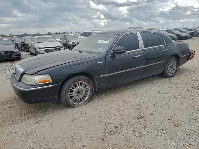  Salvage Lincoln Towncar