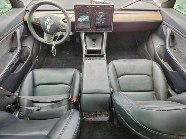 Tesla Model 3 Image 4