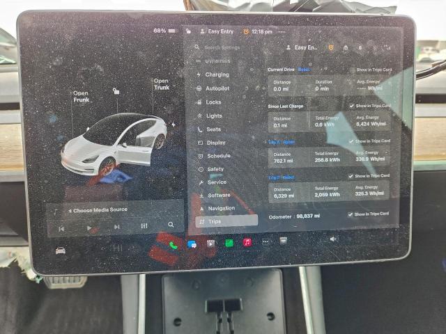Tesla Model 3 Image 8