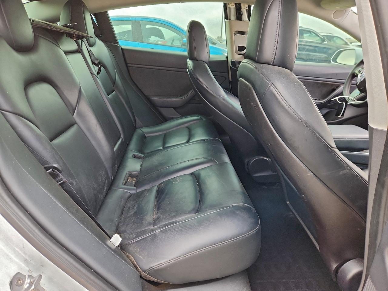 Tesla Model 3 Image 5