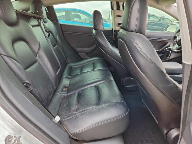 Tesla Model 3 Image 5