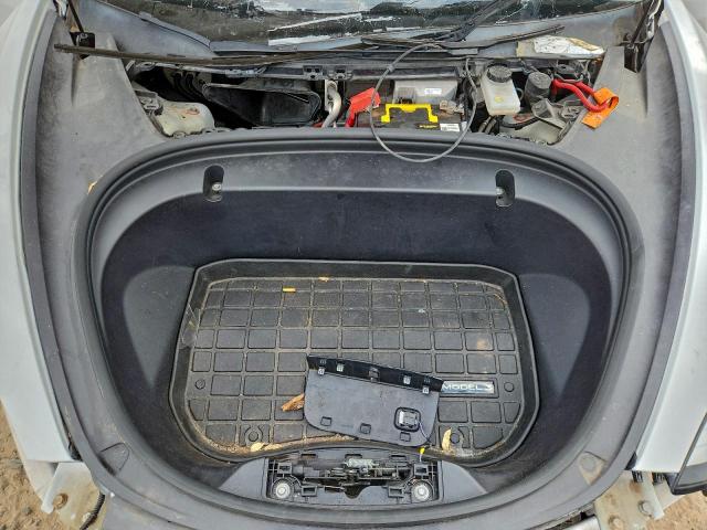 Tesla Model 3 Image 10