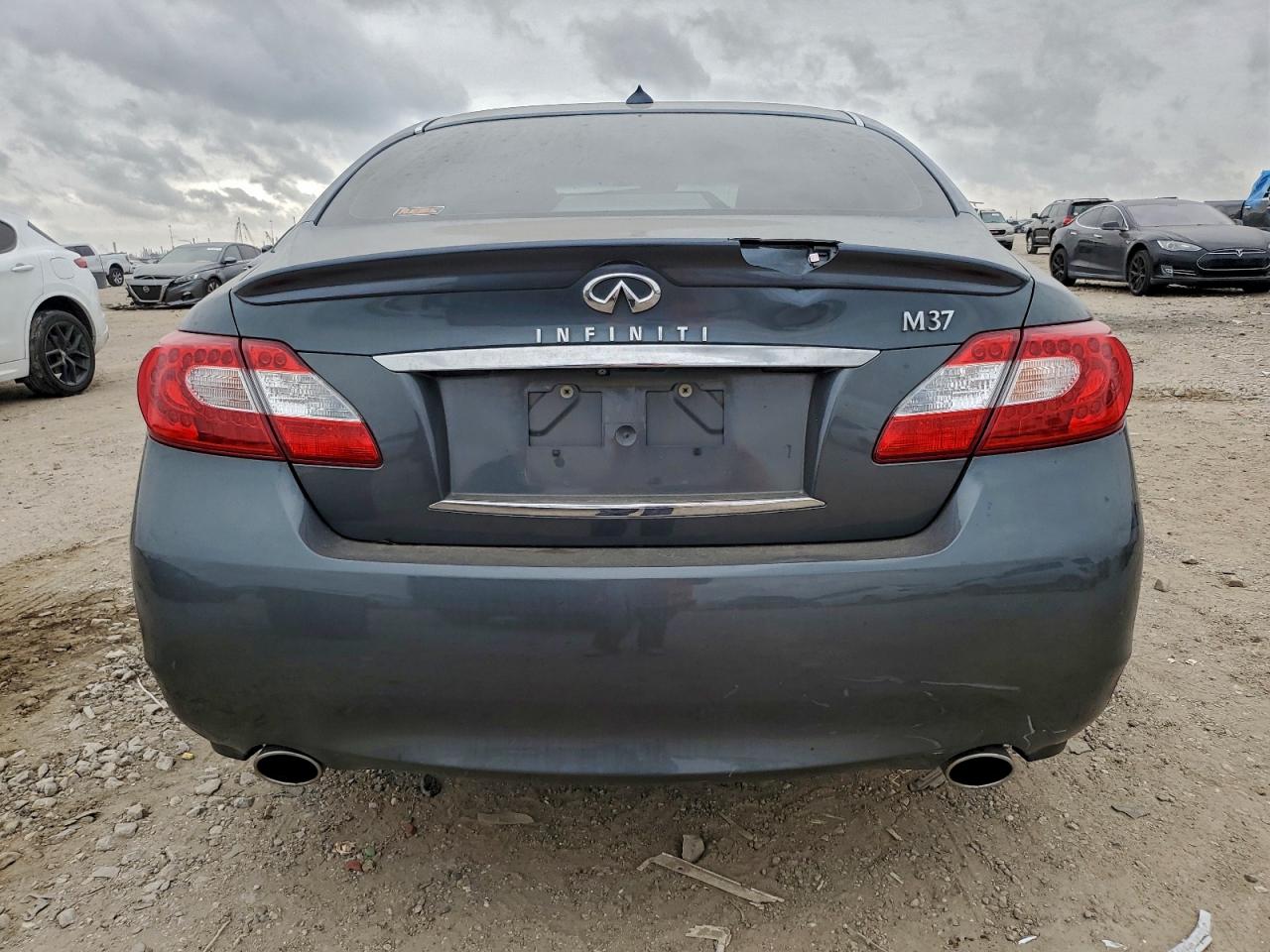 INFINITI M37 Image 2