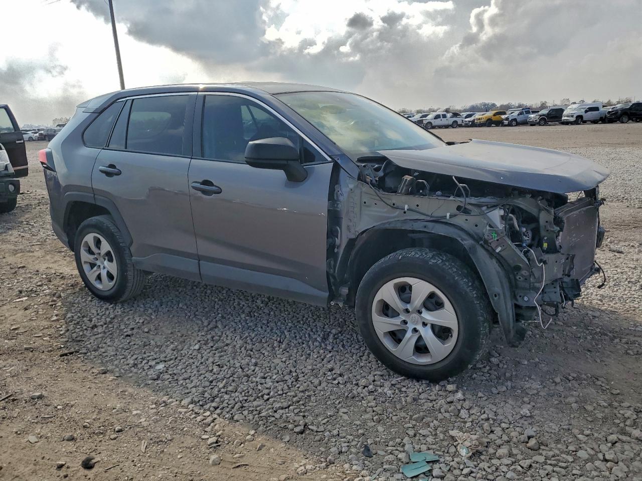 Toyota RAV4 Le Image 12