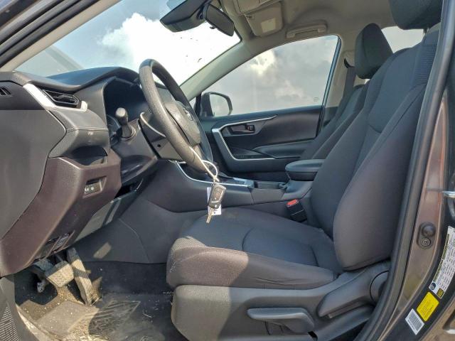 Toyota RAV4 Le Image 13