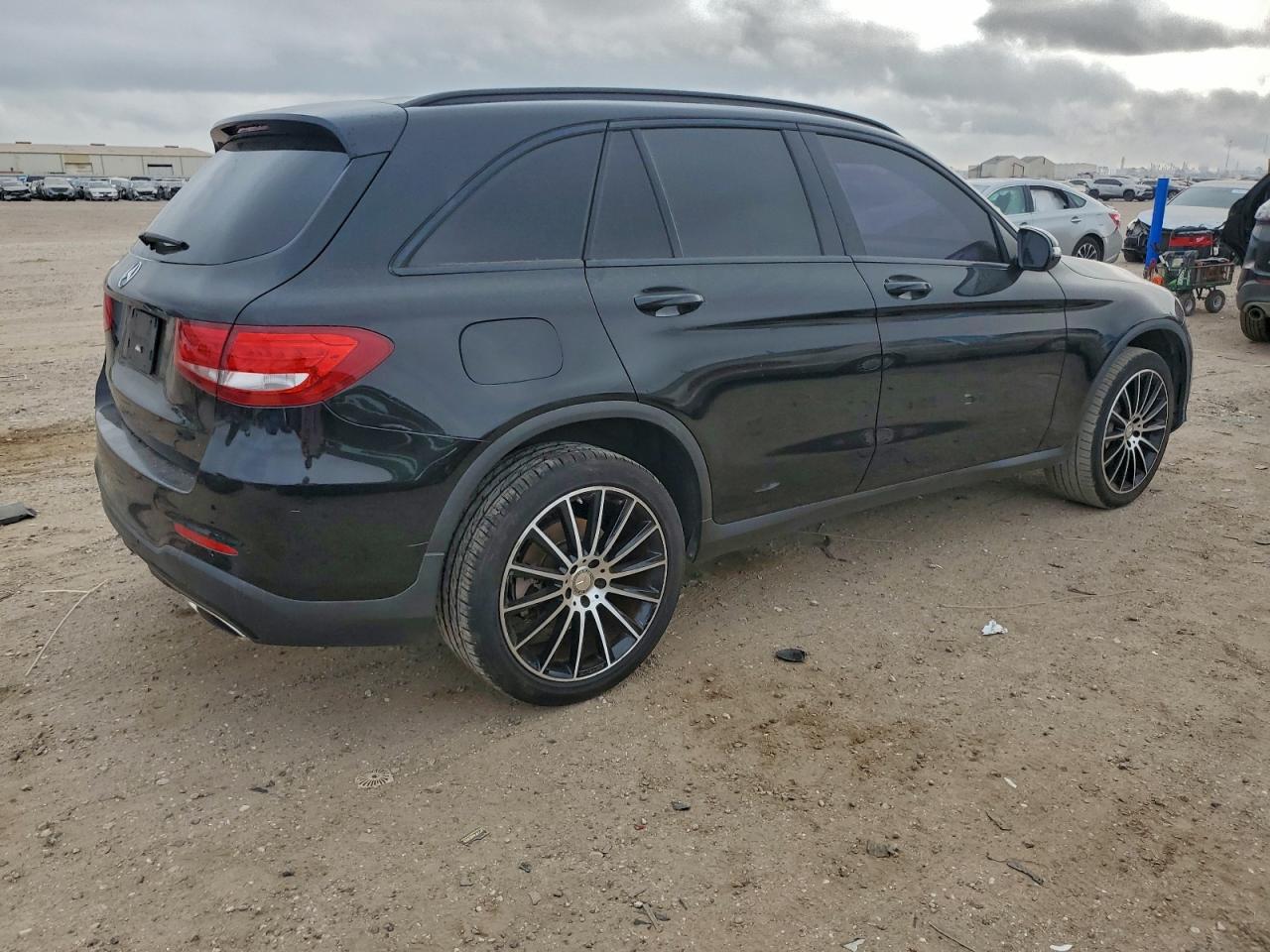 Mercedes-Benz GLC 300 Image 11
