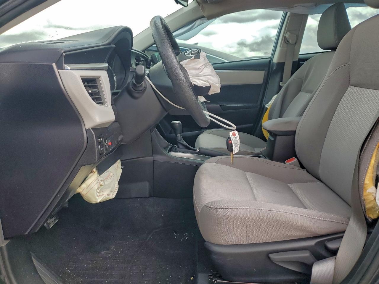 Toyota Corolla L Image 3