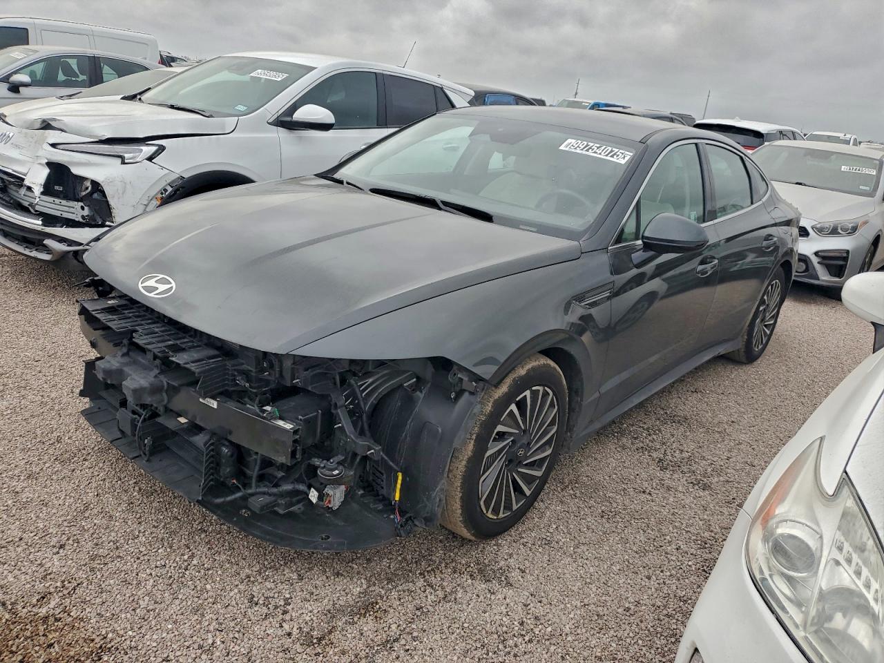 Hyundai SONATA Hybrid Image 1