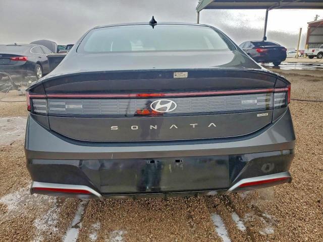 Hyundai SONATA Hybrid Image 13